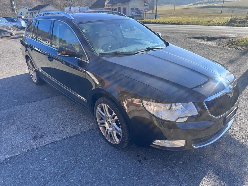 Gebraucht Skoda Superb Elegance 160 PS (117 kW) 2012 Kombi