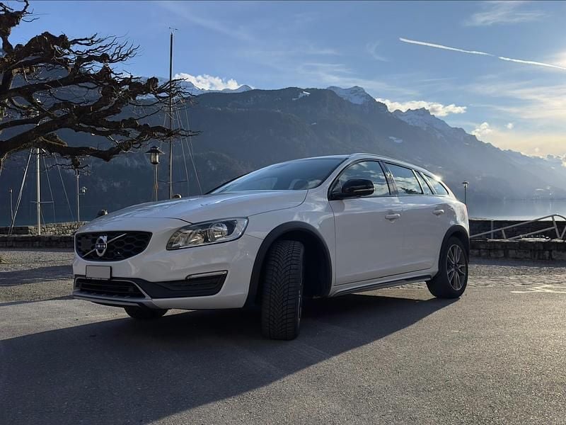 Gebraucht Volvo V60 CC Momentum 190 PS (139 kW) 2016 Kombi