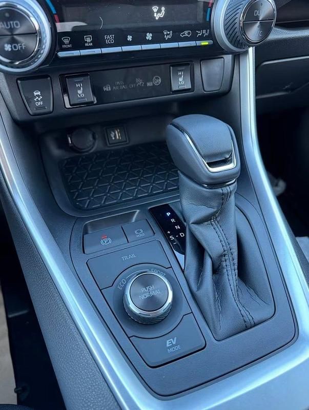 Neu Toyota RAV4 Hybrid Comfort 222 PS (163 kW) 2026 SUV