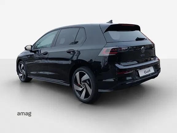 Neu VW Golf VIII GTE 272 PS (200 kW) 2025 Grenadill black metallic Limousine