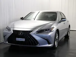 Grau Gebraucht 2023 Lexus ES300H Limousine | CHF 49’920 (Fairer Preis)