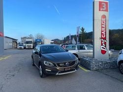 Gebraucht 2016 Volvo V60 CC Summum Kombi | CHF 15’900 (Fairer Preis)