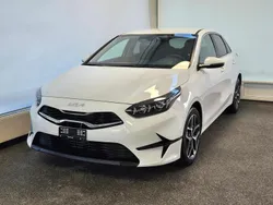 Weiss Neu 2025 Kia Ceed Limousine | CHF 29’990 (Guter Preis)