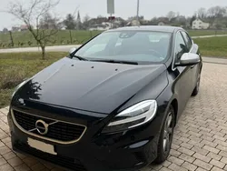 Gebraucht 2017 Volvo V40 R-Design Momentum Kombi | CHF 8’000 (Superpreis)