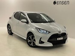 Weiss Gebraucht 2024 Toyota Yaris Hybrid Trend Limousine | CHF 24’500 (Fairer Preis)