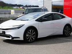 Weiss Gebraucht 2024 Toyota Prius Premium Kleinwagen | CHF 42’900 (Fairer Preis)