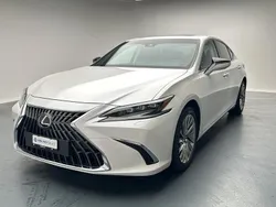 Weiss Gebraucht 2024 Lexus ES300H Limousine | CHF 59’120 (Etwas zu teuer)