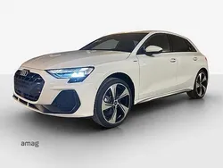 Bianco ghiacciaio metallizzato Gebraucht 2025 Audi A3 Sportback Attraction Limousine | CHF 47’900