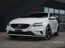 Gebraucht 2017 Volvo V40 R-Design Momentum Kombi | CHF 13’900 (Guter Preis)