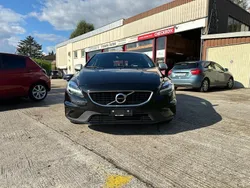 Gebraucht 2018 Volvo V40 R-Design Momentum Kombi | CHF 13’900 (Etwas zu teuer)