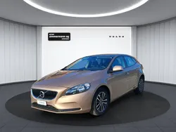 Braun Gebraucht 2016 Volvo V40 Momentum Kombi | CHF 15’900 (Fairer Preis)