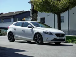 Gebraucht 2015 Volvo V40 R-Design Kinetic Kombi | CHF 9’500 (Fairer Preis)