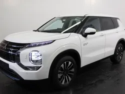 Weiss Neu 2025 Mitsubishi Outlander P-HEV Invite SUV | CHF 49’900 (Superpreis)