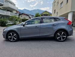 Gebraucht 2018 Volvo V40 R-Design Momentum Kombi | CHF 17’990 (Fairer Preis)