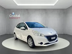 Weiss Gebraucht 2014 Peugeot 208 Active Kleinwagen | CHF 5’500 (Guter Preis)
