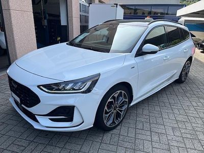 Weiss Gebraucht 2022 Ford Focus ST-Line Kombi | CHF 23’400 (Teuer)