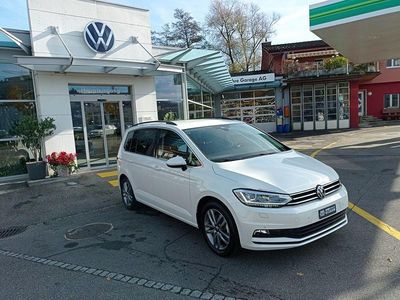 Weiss Gebraucht 2024 VW Touran Comfortline Van / Kleinbus | CHF 36’700 (Teuer)