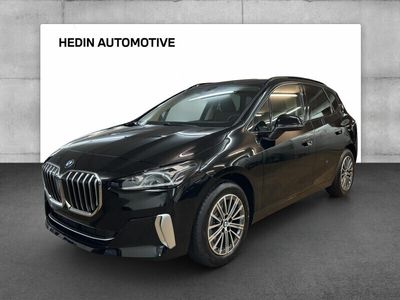 Neu BMW 218 Active Tourer Luxury Line 150 PS (110 kW) 2025 Schwarz Van / Kleinbus