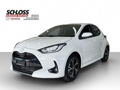 Weiss Gebraucht 2025 Toyota Yaris Hybrid Trend Limousine | CHF 27’900 (Fairer Preis)