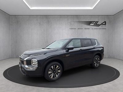 Neu Mitsubishi Outlander P-HEV Invite 306 PS (225 kW) 2025 SUV