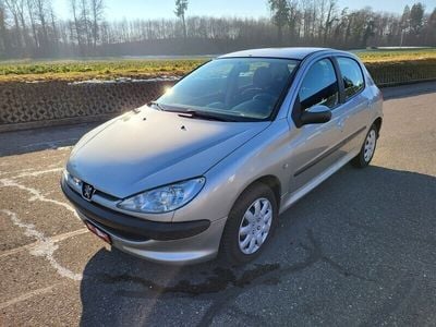 Gebraucht 2004 Peugeot 206 Kleinwagen | CHF 3’500 (Etwas zu teuer)