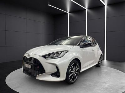 Neu Toyota Yaris Hybrid Sport 131 PS (96 kW) 2025