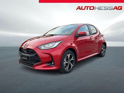 Rot Neu 2025 Toyota Yaris Hybrid Trend Limousine | CHF 28’480 (Etwas zu teuer)
