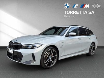 Grau Gebraucht 2022 BMW 330e M Sport Kombi | CHF 37’900 (Teuer)