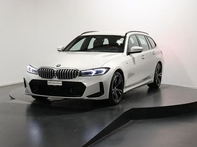 Weiss Gebraucht 2024 BMW 320e Shadowline Kombi | CHF 42’900 (Fairer Preis)
