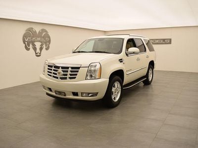 Weiss Gebraucht 2007 Cadillac Escalade SUV | CHF 25’900 (Etwas zu teuer)