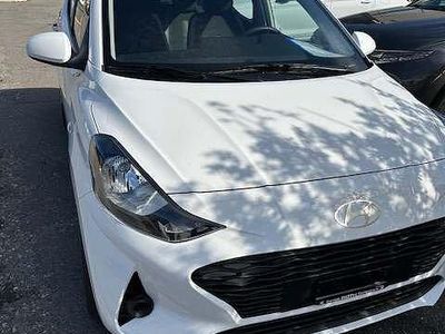 Gebraucht Hyundai i10 67 PS (49 kW) 2023 Weiss Kleinwagen