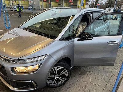 Gebraucht 2020 Citroën C4 SpaceTourer Shine Van / Kleinbus | CHF 13’000 (Etwas zu teuer)
