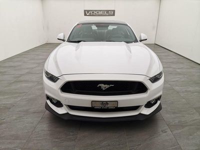 Weiss Gebraucht 2017 Ford Mustang GT Fastback Coupé | CHF 42’900 (Etwas zu teuer)
