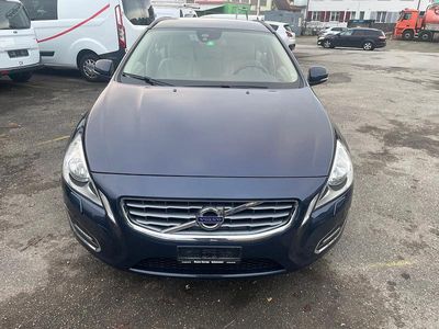 Gebraucht 2011 Volvo V60 Summum Kombi | CHF 9’900 (Etwas zu teuer)