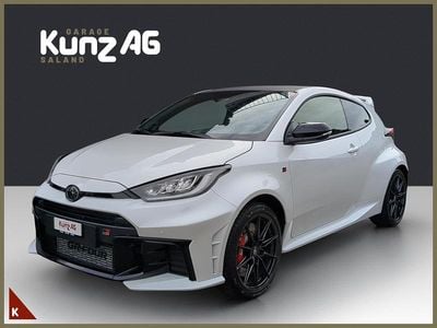 Weiss Gebraucht 2024 Toyota Yaris Sport Limousine | CHF 44’900 (Fairer Preis)