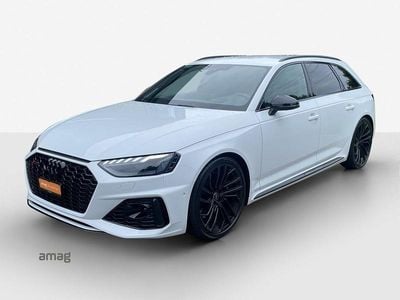 Gletscherweiss metallic Gebraucht 2024 Audi RS4 Ambiente Kombi | CHF 81’990 (Etwas zu teuer)