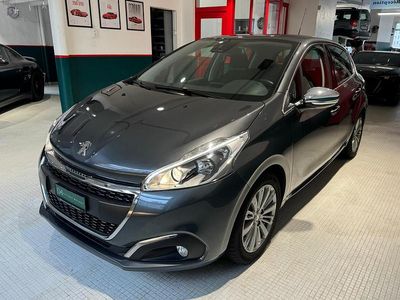 Gebraucht Peugeot 208 Allure 110 PS (80 kW) 2015 Kleinwagen