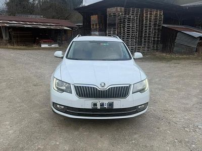 Gebraucht Skoda Superb Elegance 140 PS (102 kW) 2014 Kombi