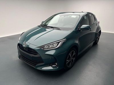 Grün Neu 2025 Toyota Yaris Hybrid Trend Limousine | CHF 29’010 (Etwas zu teuer)