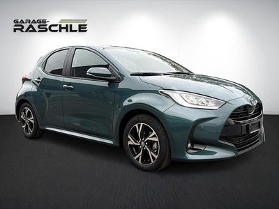 Grün Neu 2025 Toyota Yaris Hybrid Trend Limousine | CHF 28’340 (Etwas zu teuer)