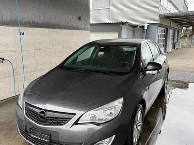 Gebraucht Opel Astra Edition 140 PS (102 kW) 2012