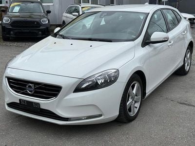 Gebraucht Volvo V40 Momentum 120 PS (88 kW) 2016