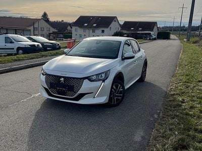 Gebraucht 2022 Peugeot e-208 Allure Kleinwagen | CHF 18’500 (Fairer Preis)