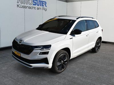 Weiss Gebraucht 2024 Skoda Karoq SportLine SUV | CHF 38’900 (Etwas zu teuer)