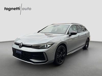Gebraucht VW Passat R-line 272 PS (200 kW) 2025 Silber Kombi
