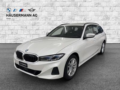 Weiss Gebraucht 2023 BMW 320e Comfort Edition Kombi | CHF 35’800 (Fairer Preis)