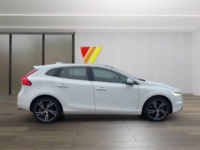 Gebraucht Volvo V40 R-Design 152 PS (111 kW) 2019 Weiss Kombi