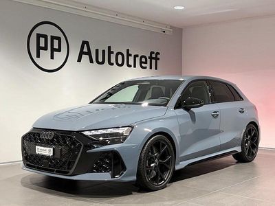 Neu Audi RS3 Ambiente 400 PS (294 kW) 2025 Grau Limousine
