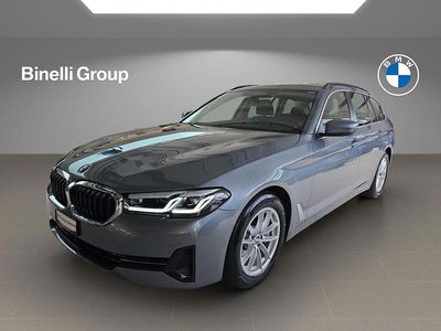 Gebraucht BMW 530 Sport Line 296 PS (217 kW) 2023 Grau Kombi