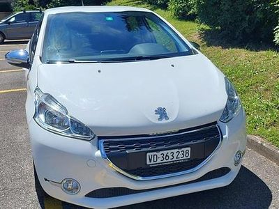 Gebraucht Peugeot 208 Active 82 PS (60 kW) 2015 Kleinwagen